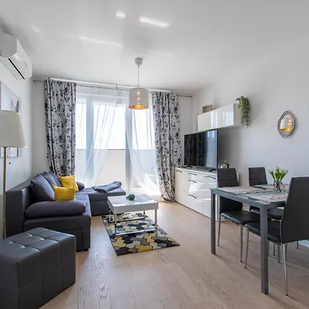 Repinc 32: Modern With Ev Charging Apartment
